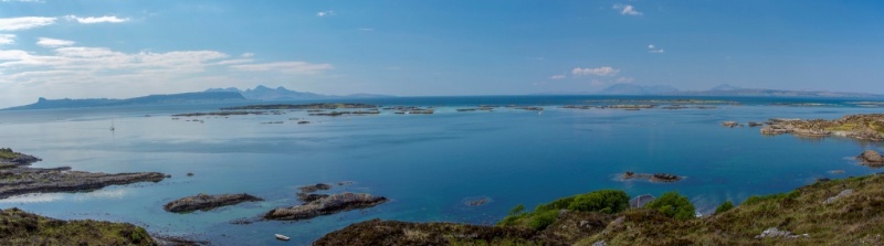 File:The skerries of Loch nan Ceoll.jpg